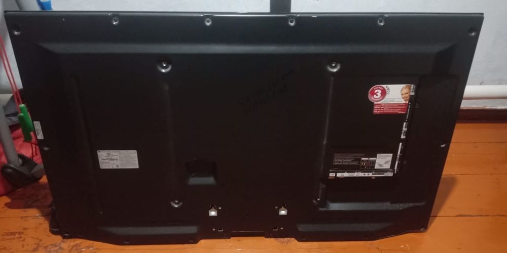 Продам телевизор на запчасти