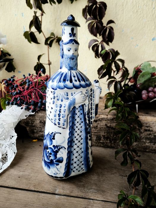 Гжель порцеланова бутилка