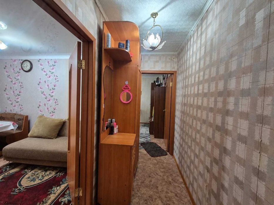 Продам 4 комн квартиру на 6 мкр