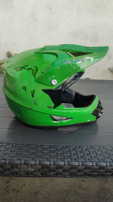 Продавам каска Monster