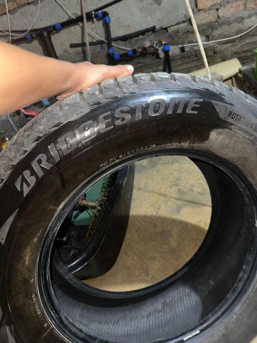 Продам резину Bridgestone 265/60 R18