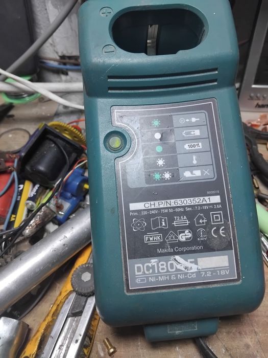 Vând încărcător MAKITA
