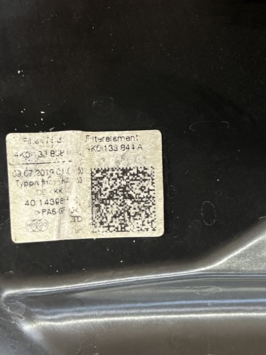 Carcasa filtru aer / Capac motor Audi A6 4K A4 8W