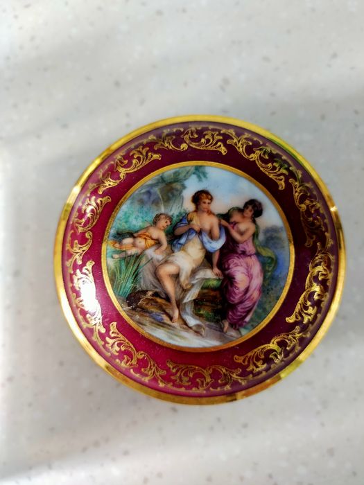 Фарфор шкатулка для украшений Limoges,Франция середина прошлого века