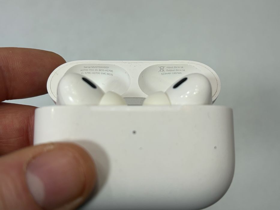 Apple AirPods Pro, Generatia 2