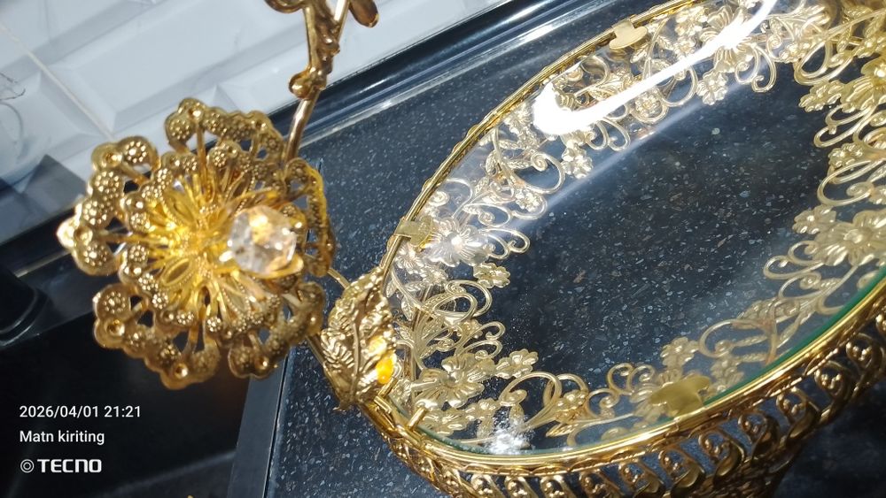 ajoyib dekorativ vaza