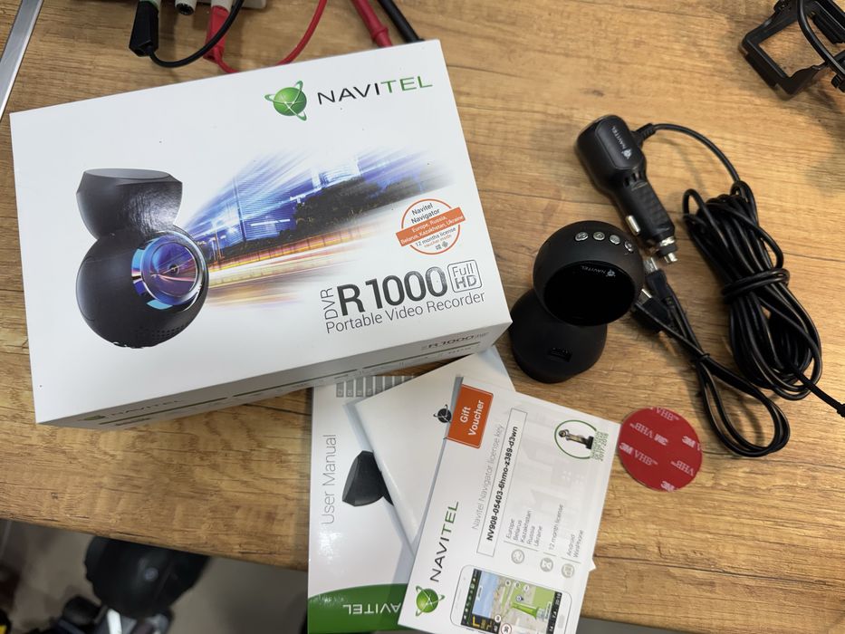 Camera auto Navitel R1000 + card 32 GB