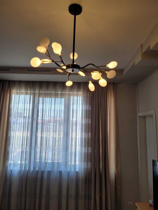 Продавам модерен полилей