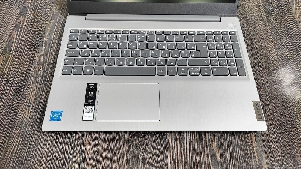 Туғма SSDли (тез ишлейдиган) ноутбук кутаётган мижозларга