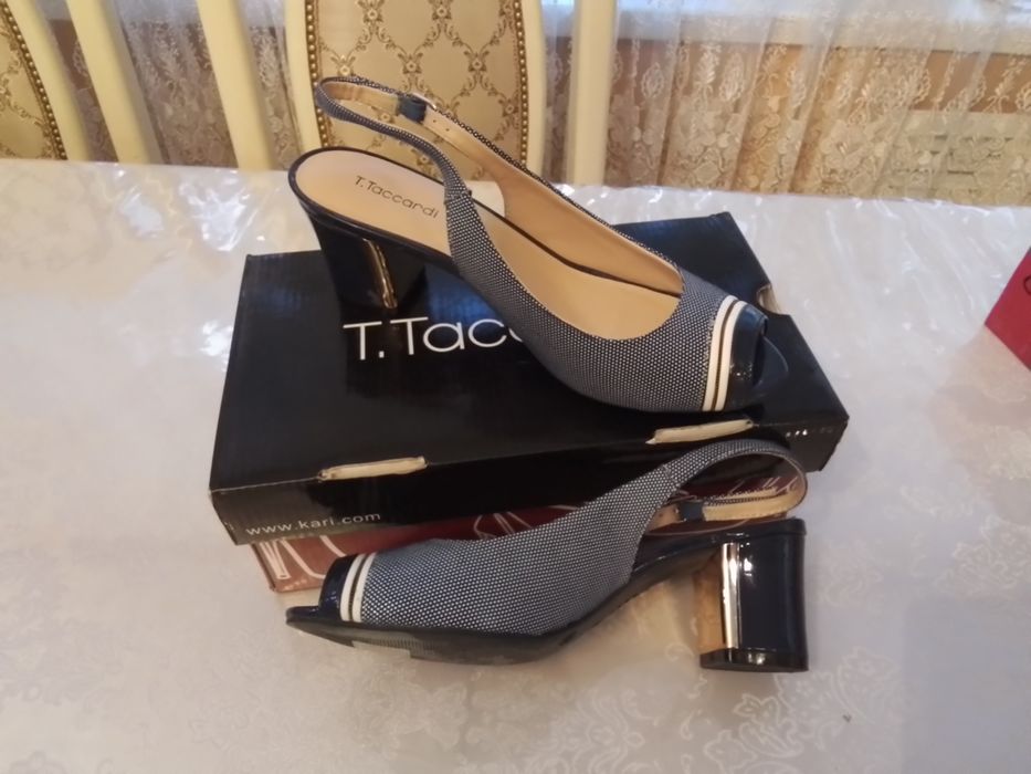 Босоножки нарядные