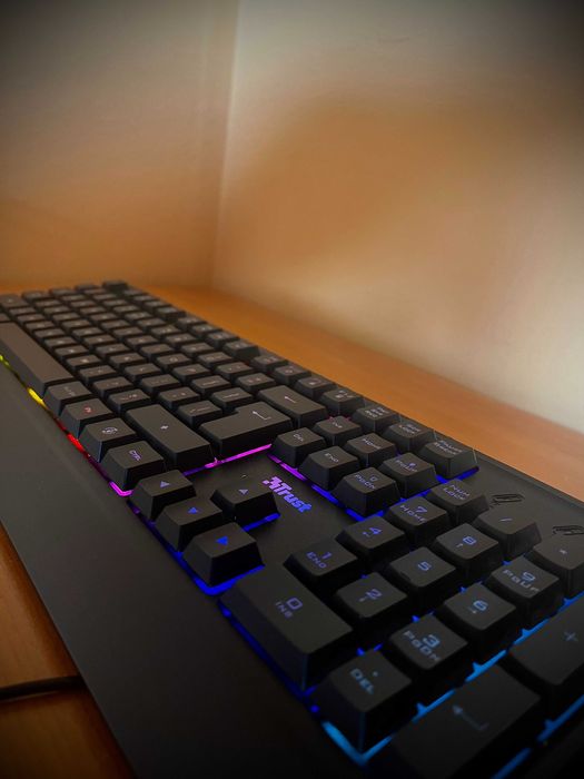 Геймърска клавиатура TRUST ZIVA – LED подсветка