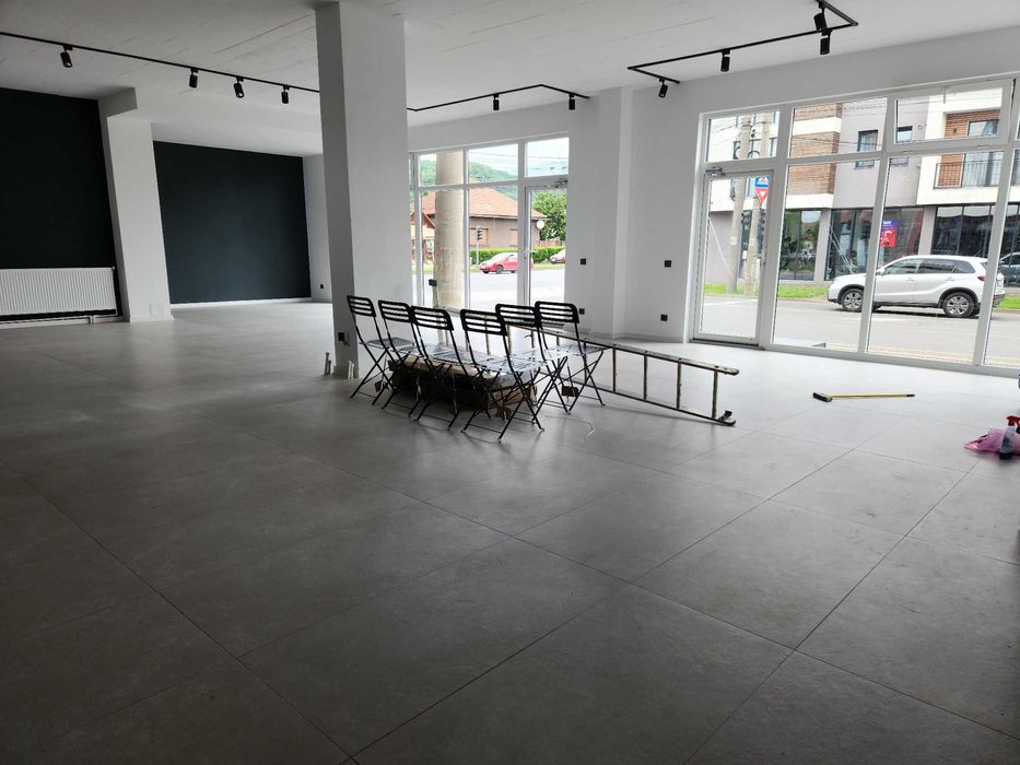 Spatiu comercial  580 +Tva