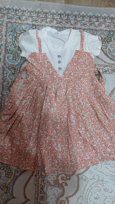 Продам детские платье новое