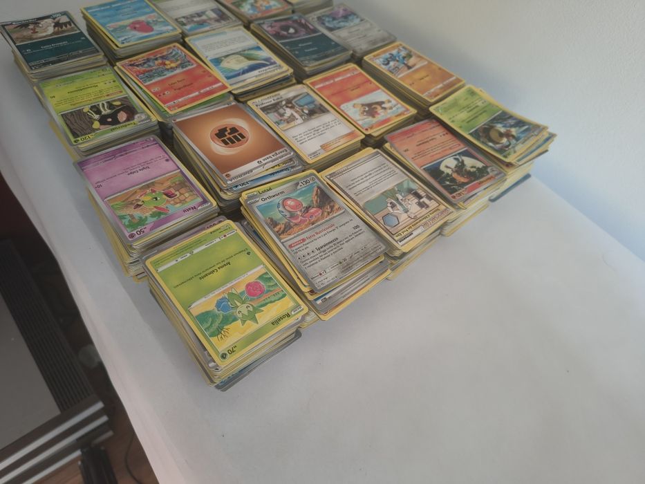 Colectie Pokémon 2000 buc