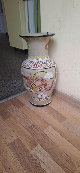 Голяма керамична ваза