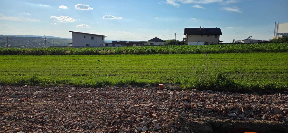 Vand loturi de teren intravilan