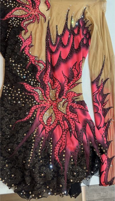 Трико по художествена гимнастика - ръчно лепени камъни Swarovski