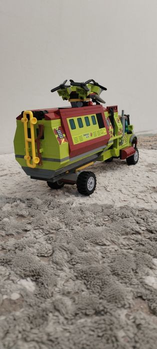 Продам лего грузовик переделанный