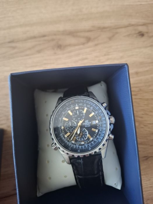 Часовник EDIFICE-casio