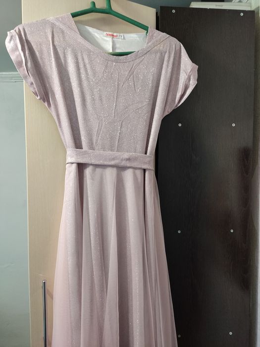 Платье нарядное  розовое