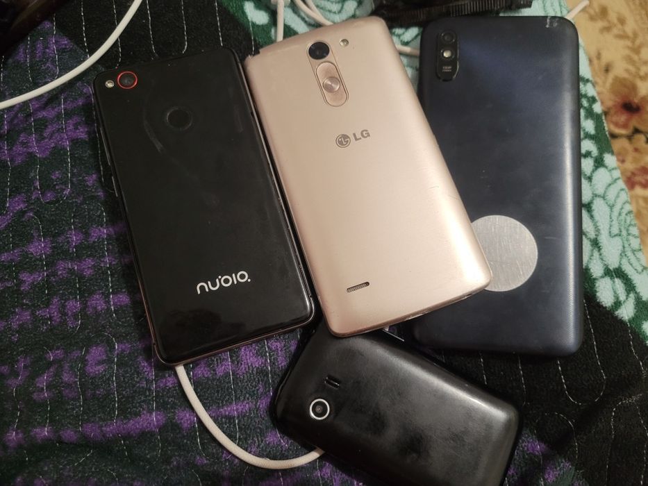 Б/у телефоны 4 штуки