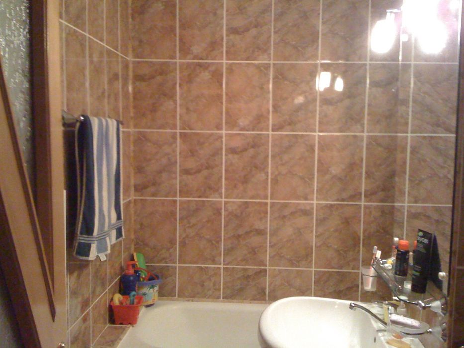 Pers. Fizica Vând apartament cu 3 camere Cetate locatie excelenta.