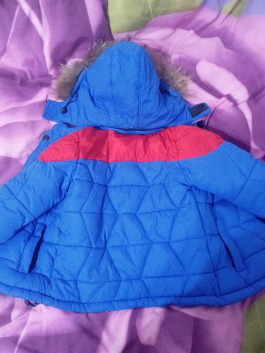 Продаётся куртка, очень тёплая. Почти новая, одевали один сезон.