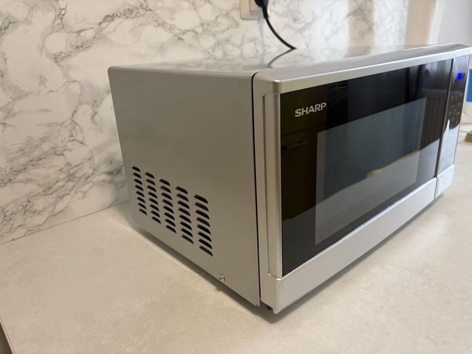 Cuptor cu microunde Sharp digital – stare ca nou