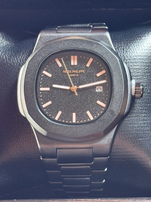 Продаются мужские часы.