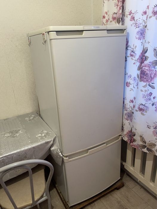 Продается холодильник двухкамерный
