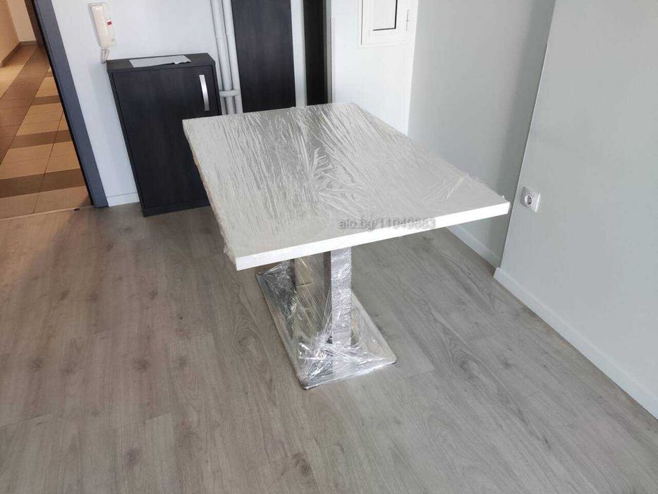 Продавам маса за трапезария/дневна