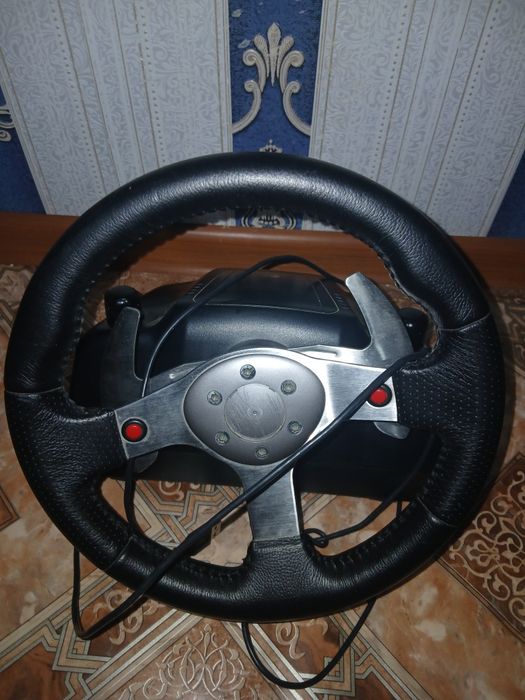 Игровой руль от Logitech