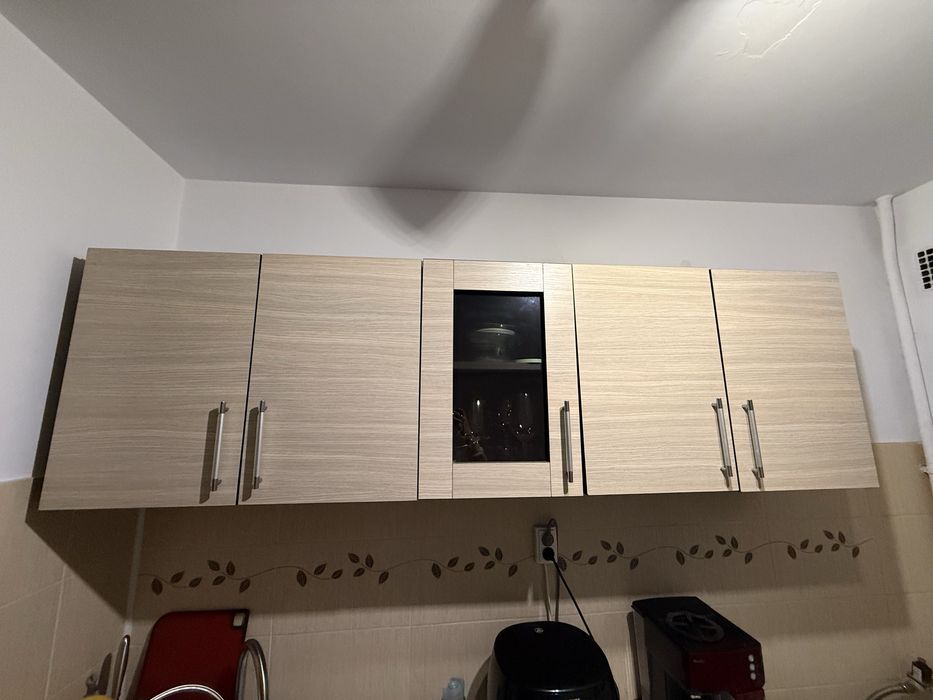 Mobilier bucatarie + chiuveta ( fara electrocasnicele vizibile)
