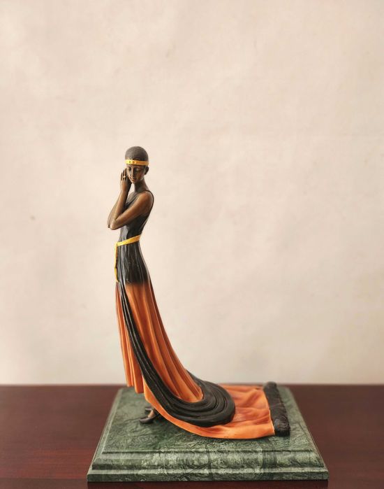 Статуетка „Дама в дълга рокля“ – G. S. Cassel, France