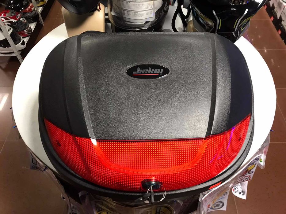 Заден куфар в комплект с крепежите мото мотор двоен куфар