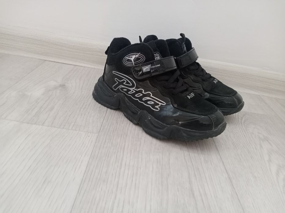 Кроссовки на девочку