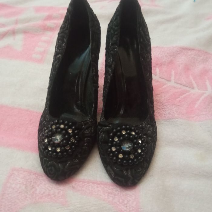 Tufli 36razmer yurishga udobni