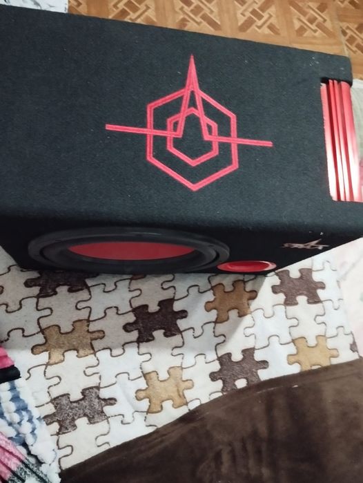 Продам вуфер для машины срочно