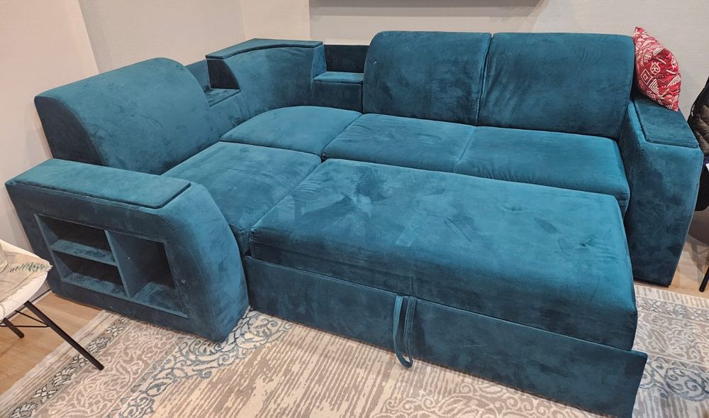 Диван угловой в хорошем состоянии.