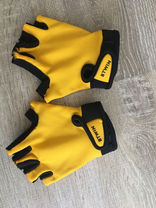 Casca protectie ciclism BTWIN copii marimea S/53-56cm si manusi BTWIN