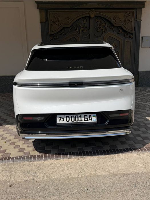 Zeekr 7x sotiladi