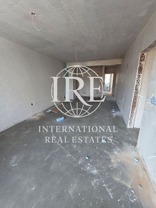 Продава се Четиристаен апартамент в Варна, Цветен квартал - 131 кв.м за 954 €/кв.м - Снимка #1