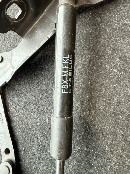 Панти преден капак bmw m3 f80 m4 f82 бмв м3 ф80 м4 ф82 панти