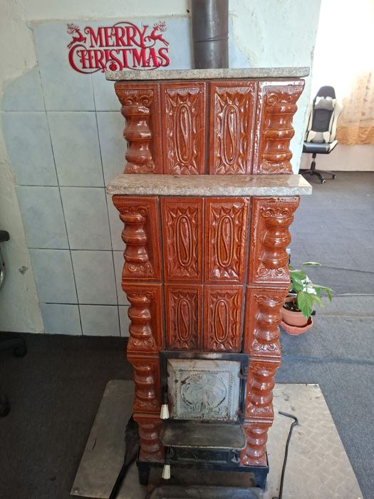 Vând sobă teracotă  cu picior,1.40 cm înălțime.