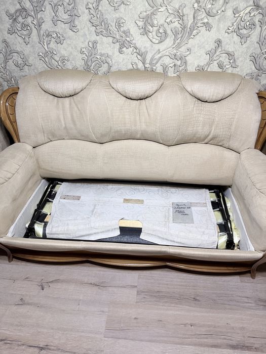 Продам комплект диван и два кресла