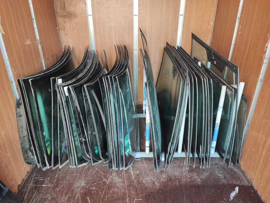 Стъкла предни задни и за врати от Мерцедес