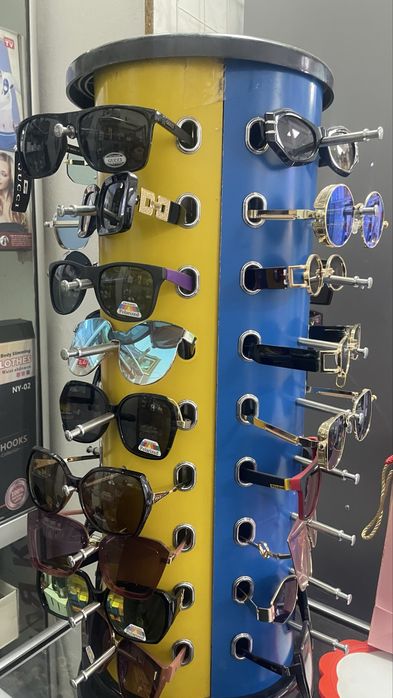 Срочно продам стойка  для очков почти даром