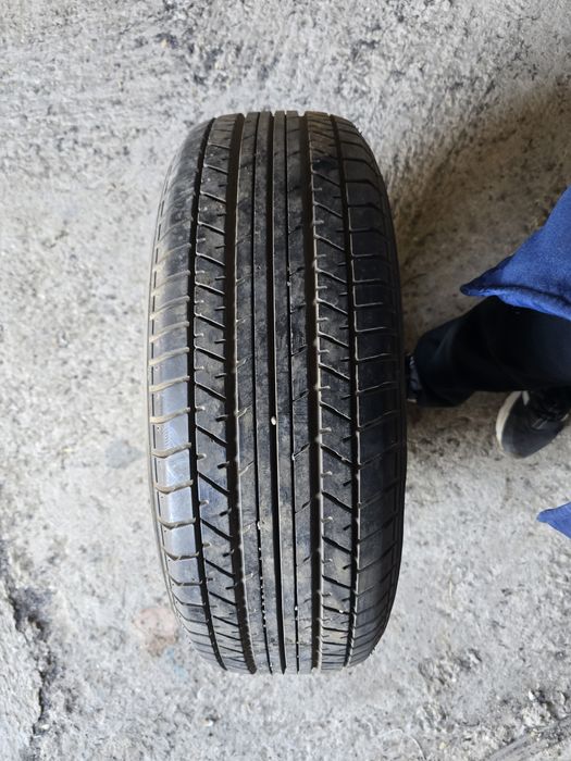 Продам  летнию резину с диском