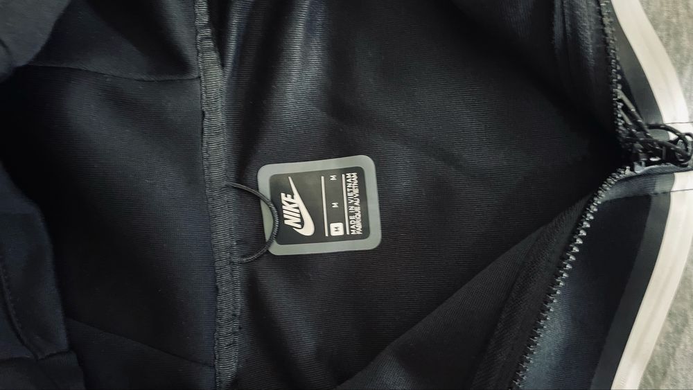 Оригинален Nike tech fleece екип M Сиво-черен/ Горнище + долнище