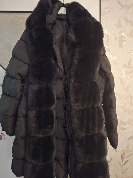 Дебело и олекотеко яке с естествен косъм .